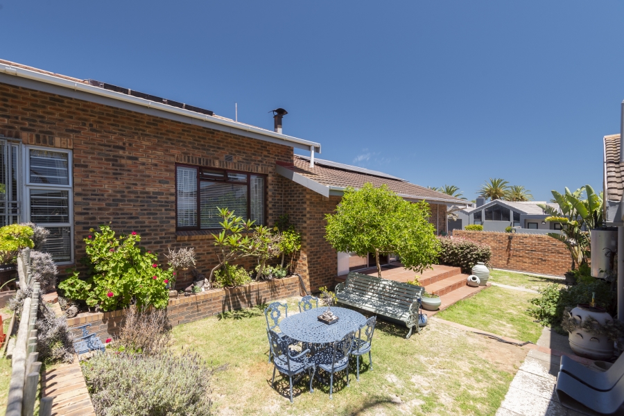 4 Bedroom Property for Sale in Middedorp Western Cape